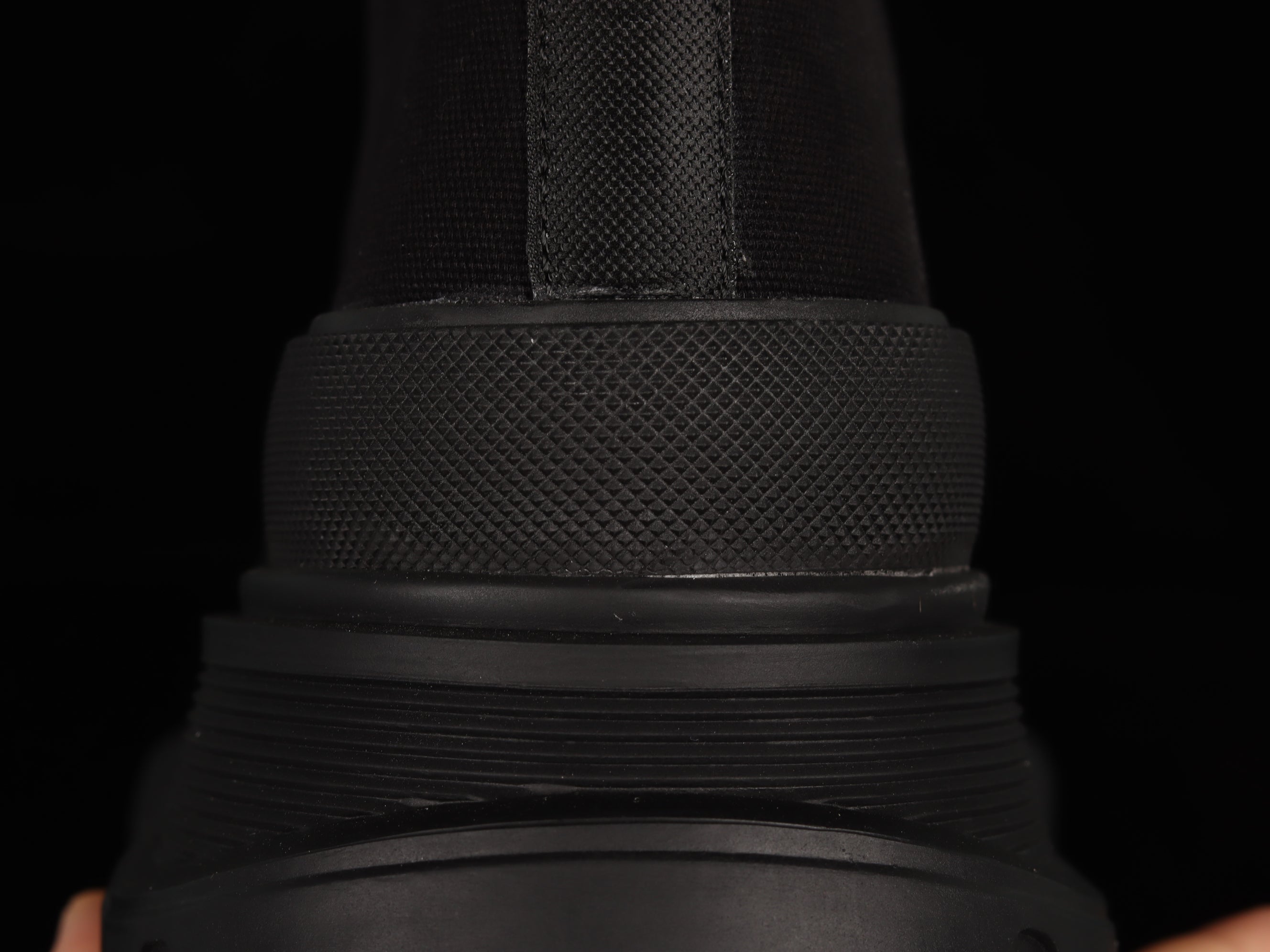 AlexanderUnisex McQueen Tread Slick High Boot - Black