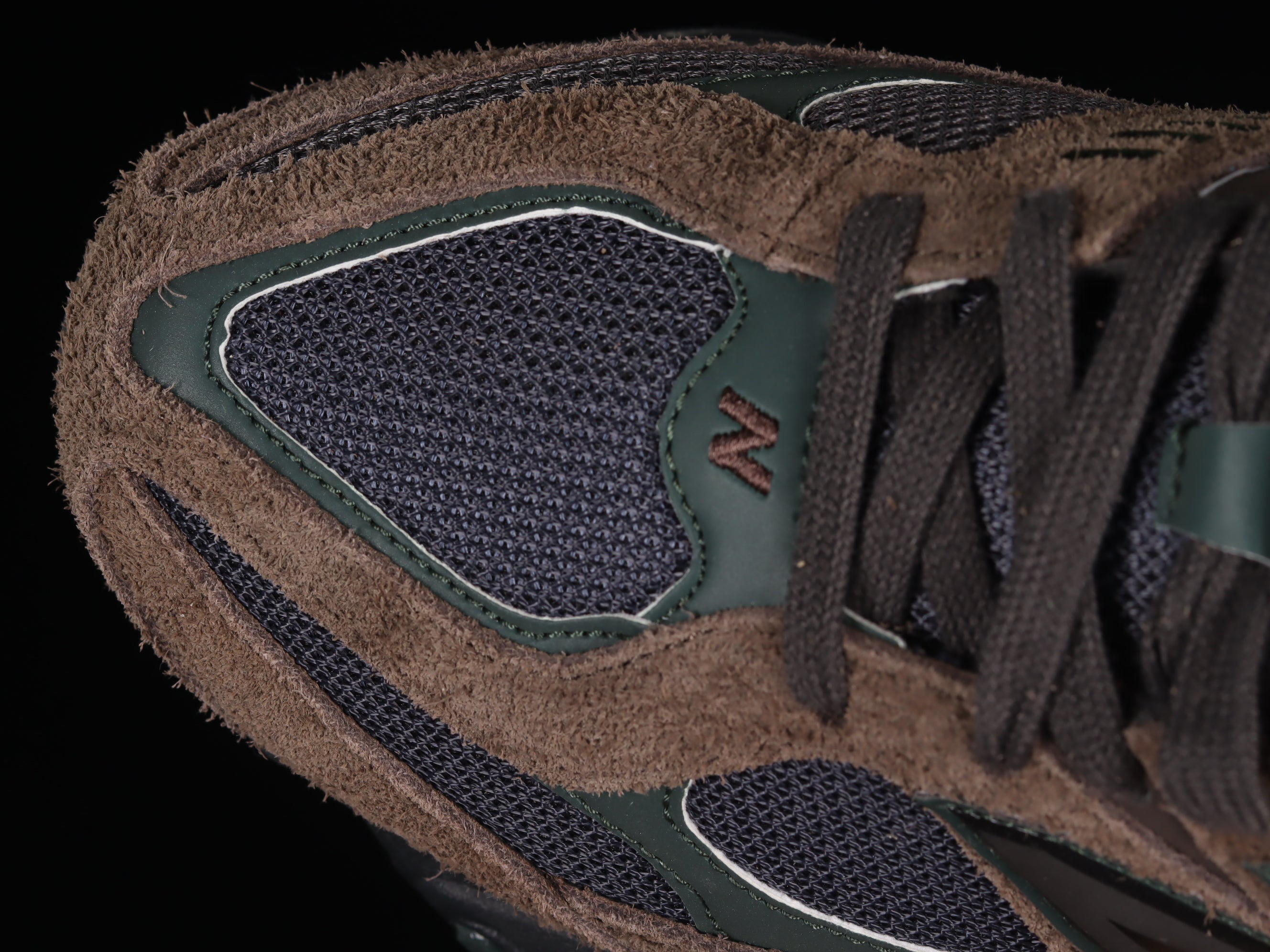 New Balance 9060 - Beef and Broccoli
