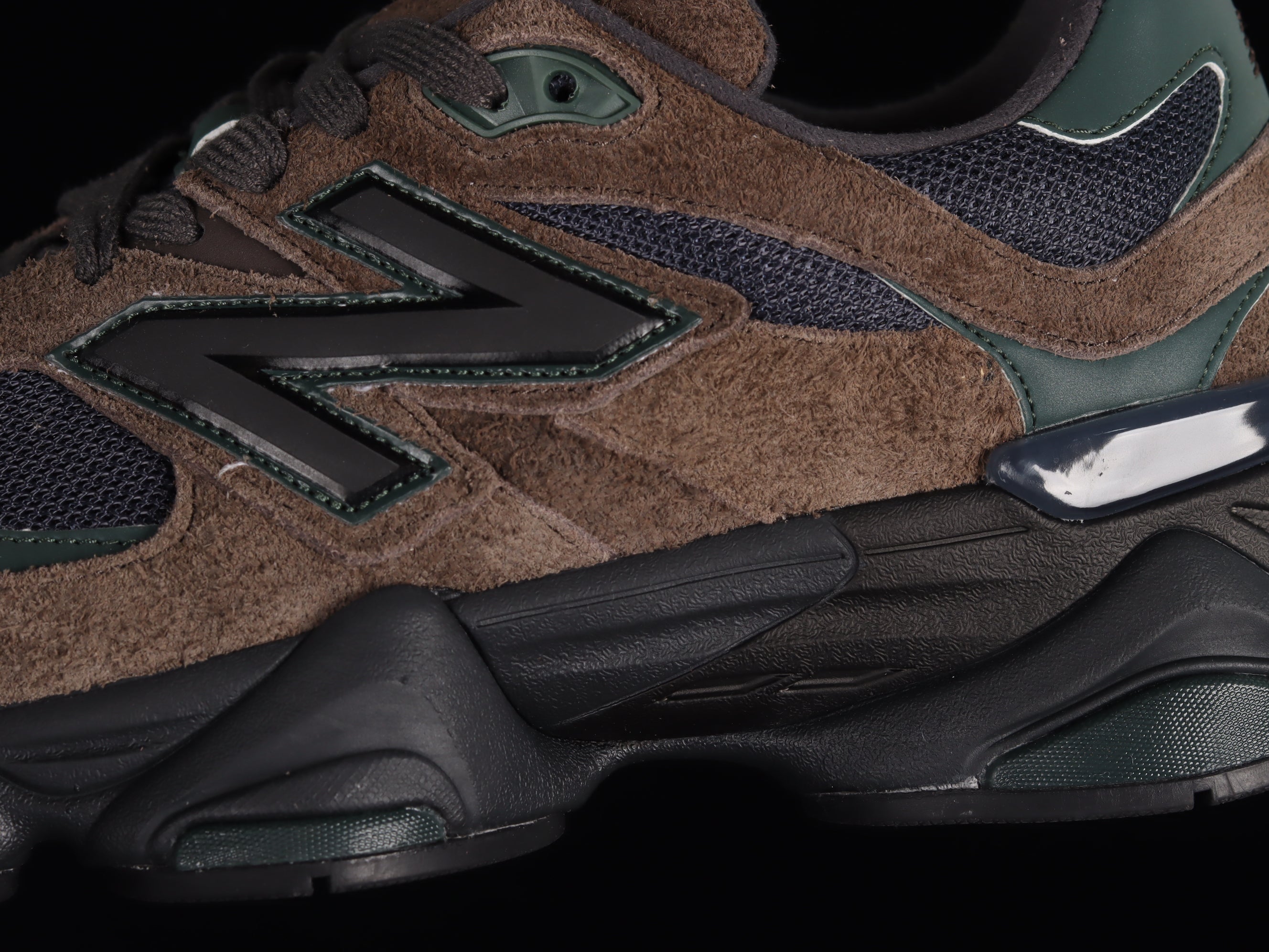 New Balance 9060 - Beef and Broccoli