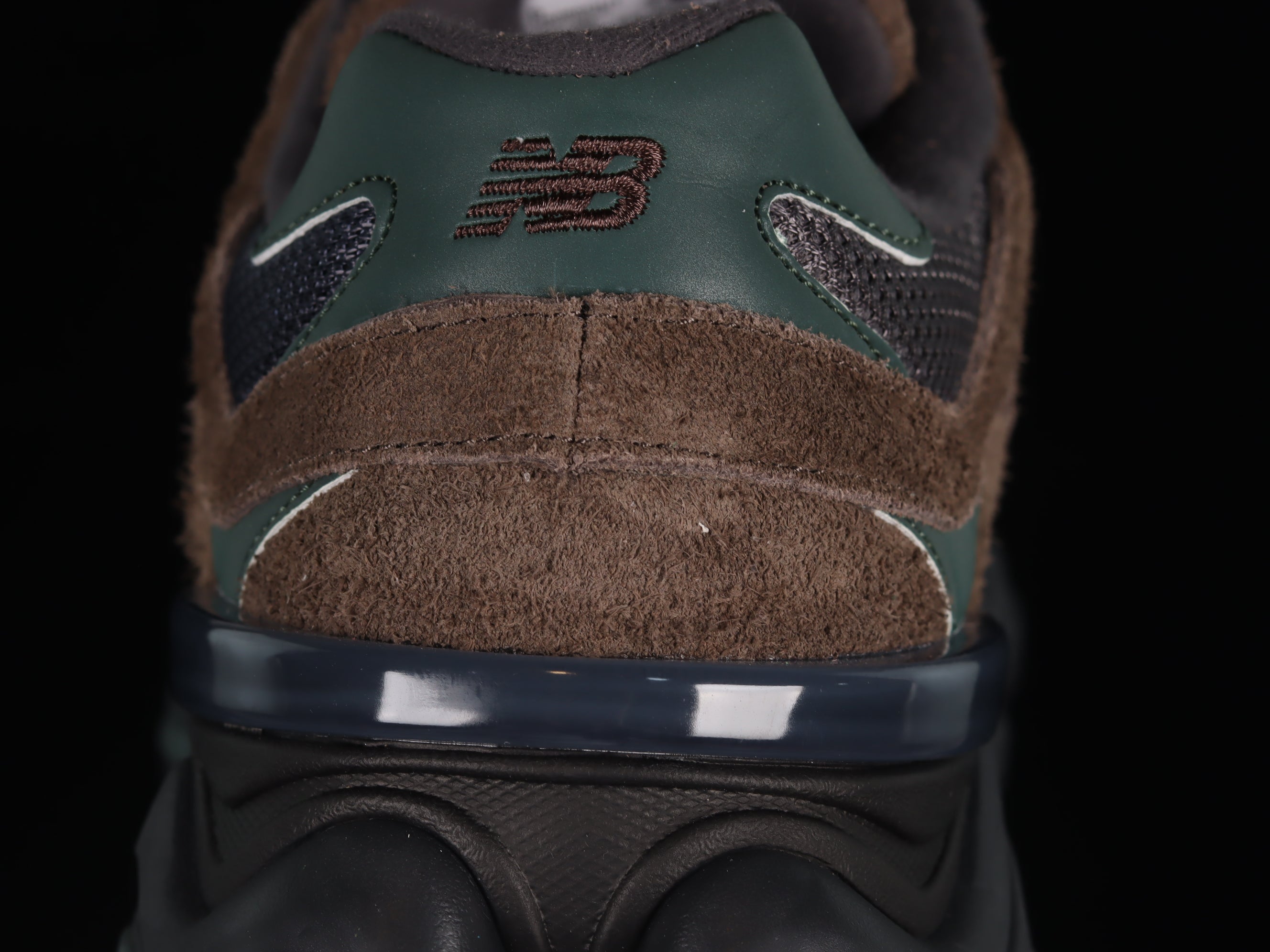 New Balance 9060 - Beef and Broccoli