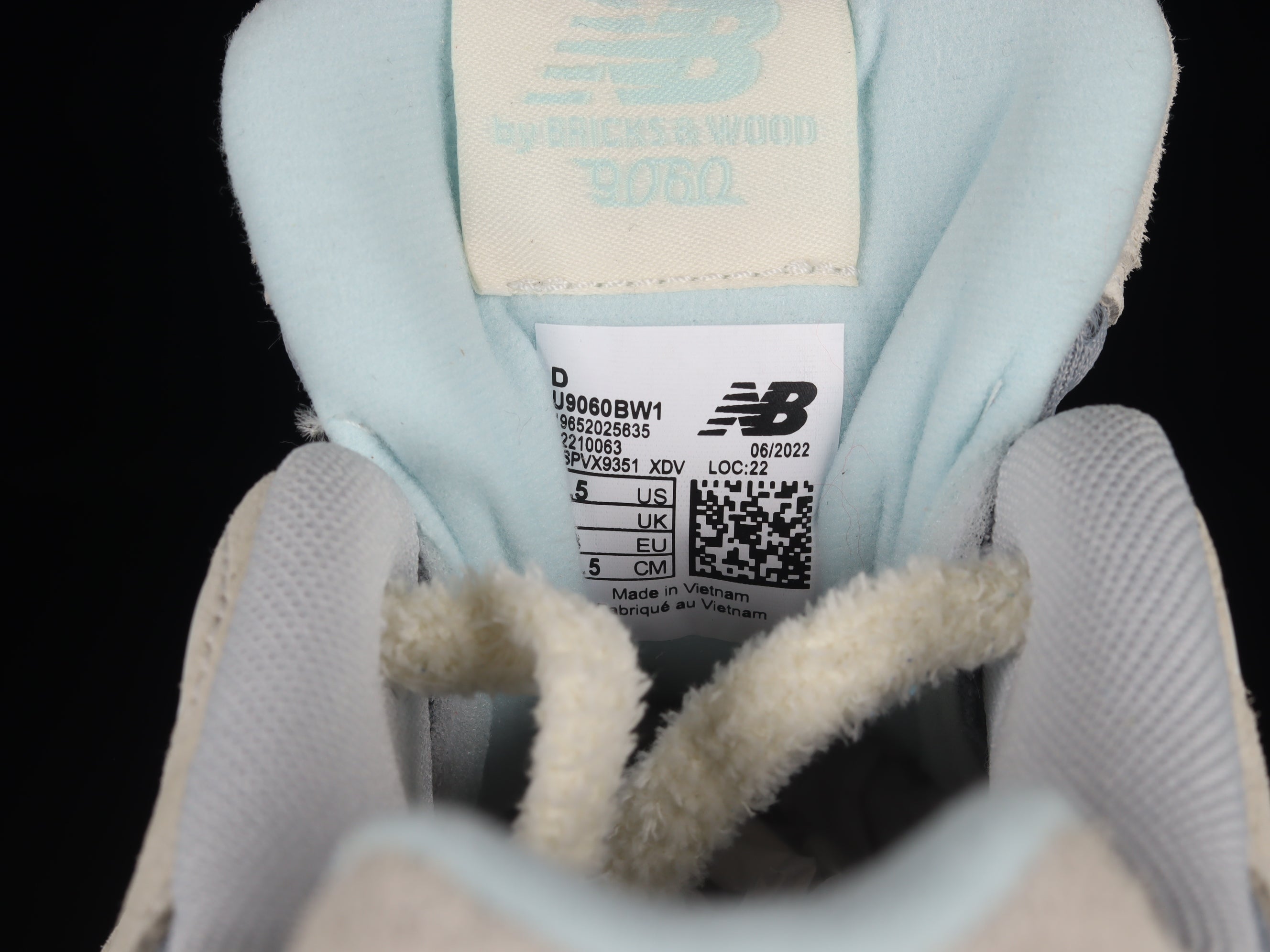 WMNS Joe Freshgoods x New Balance 9060 - Bricks and wood