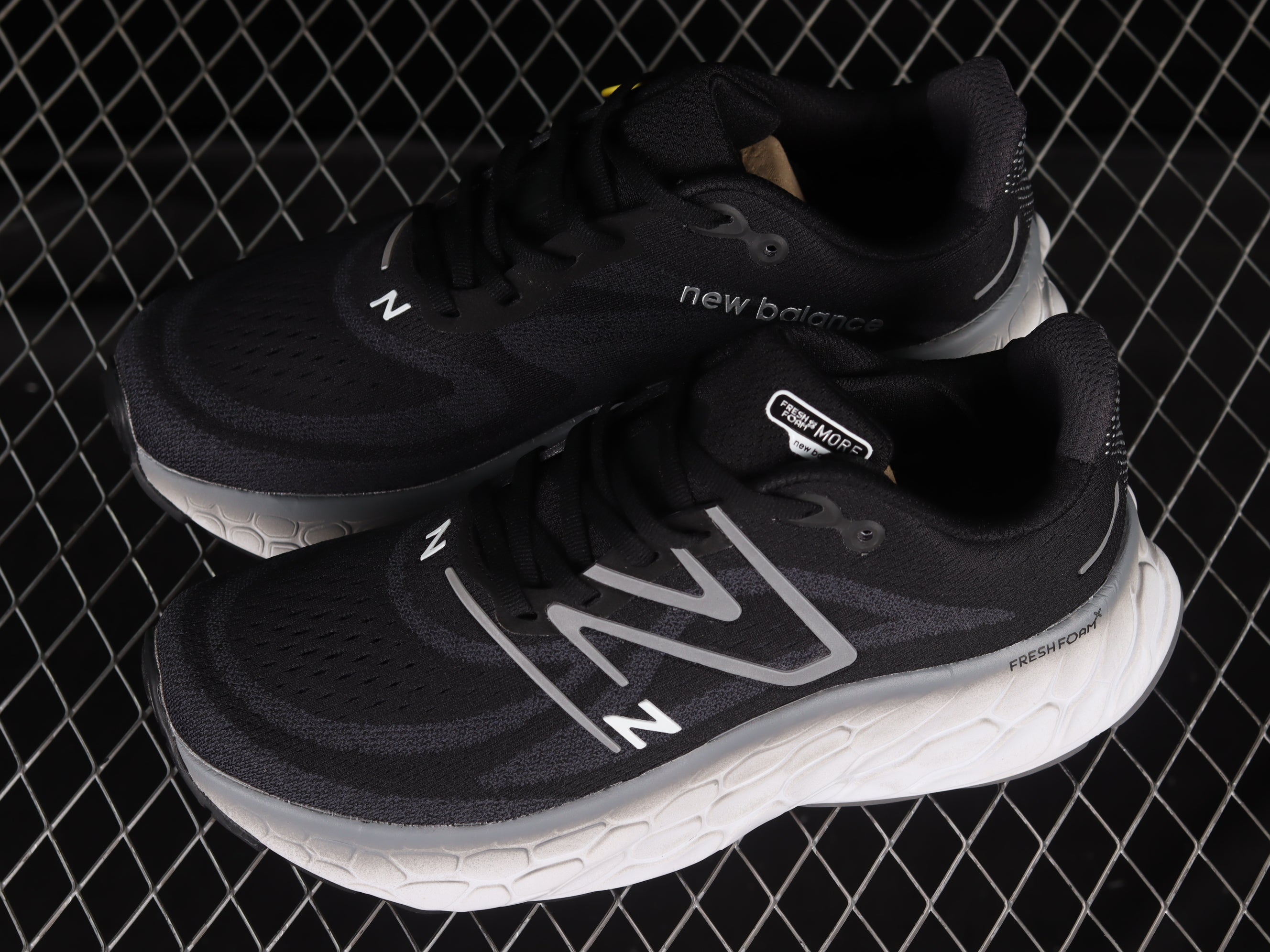 New Balance Fresh Foam x More V4 - Black