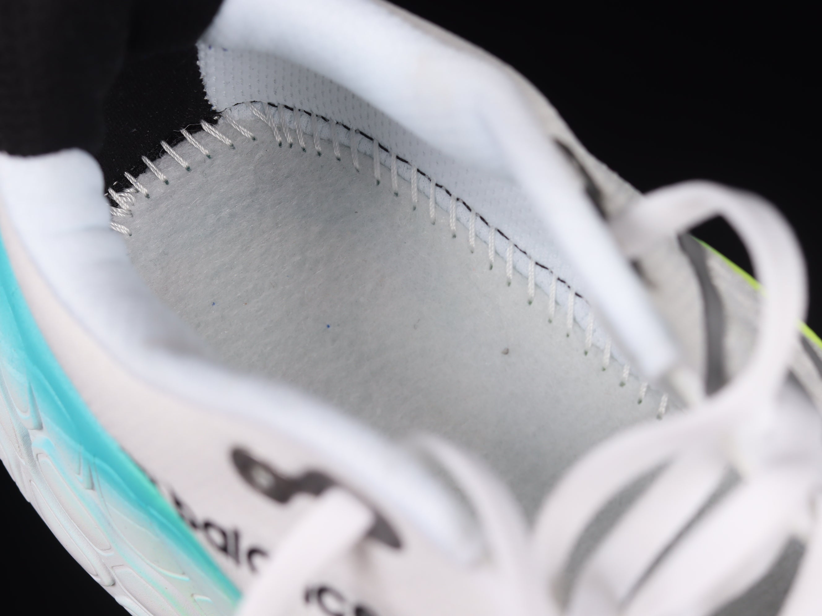 New Balance Fresh Foam x More V4 - White Mint