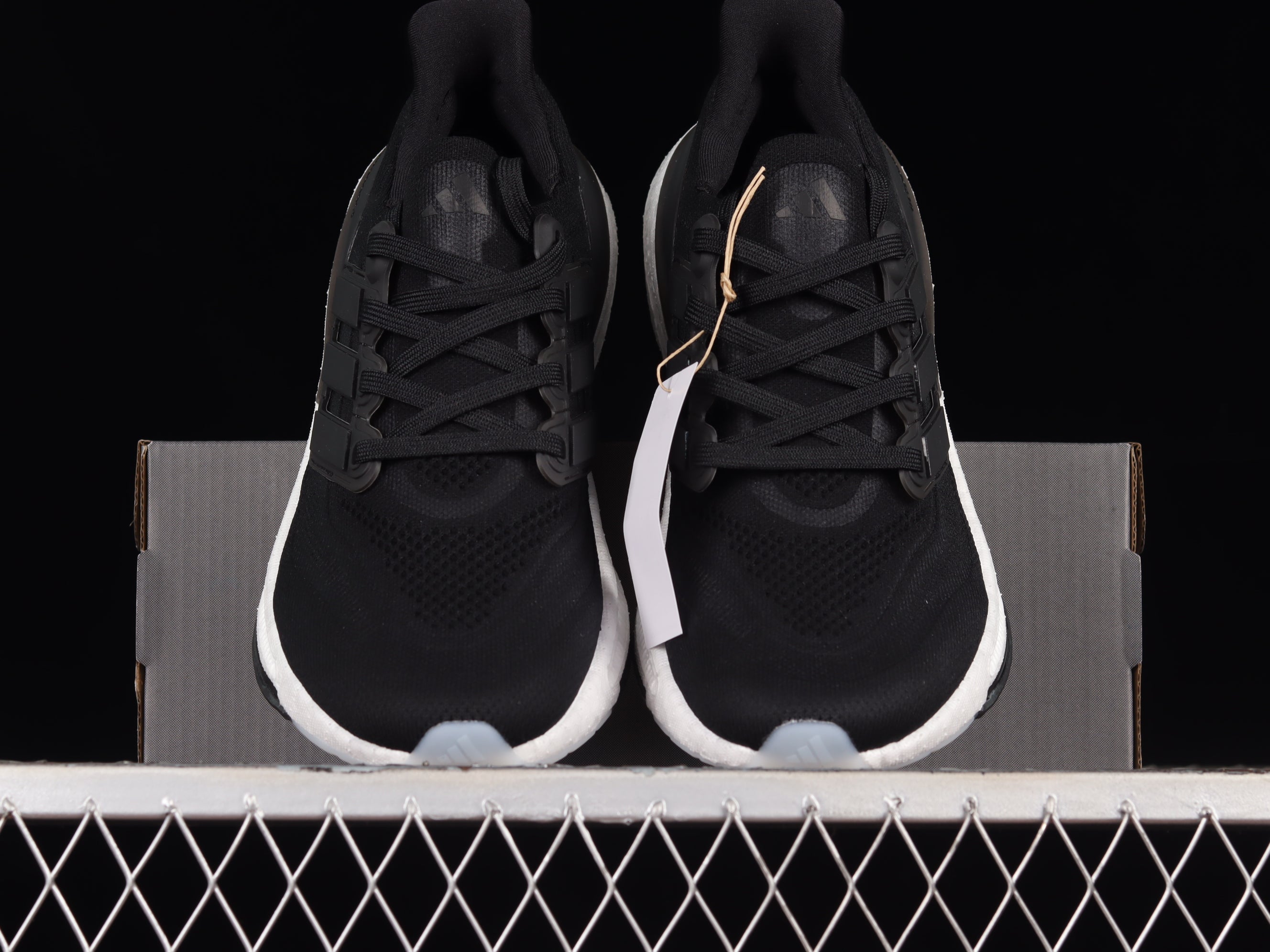 adidasMens Ultrabost Light 23 - Black