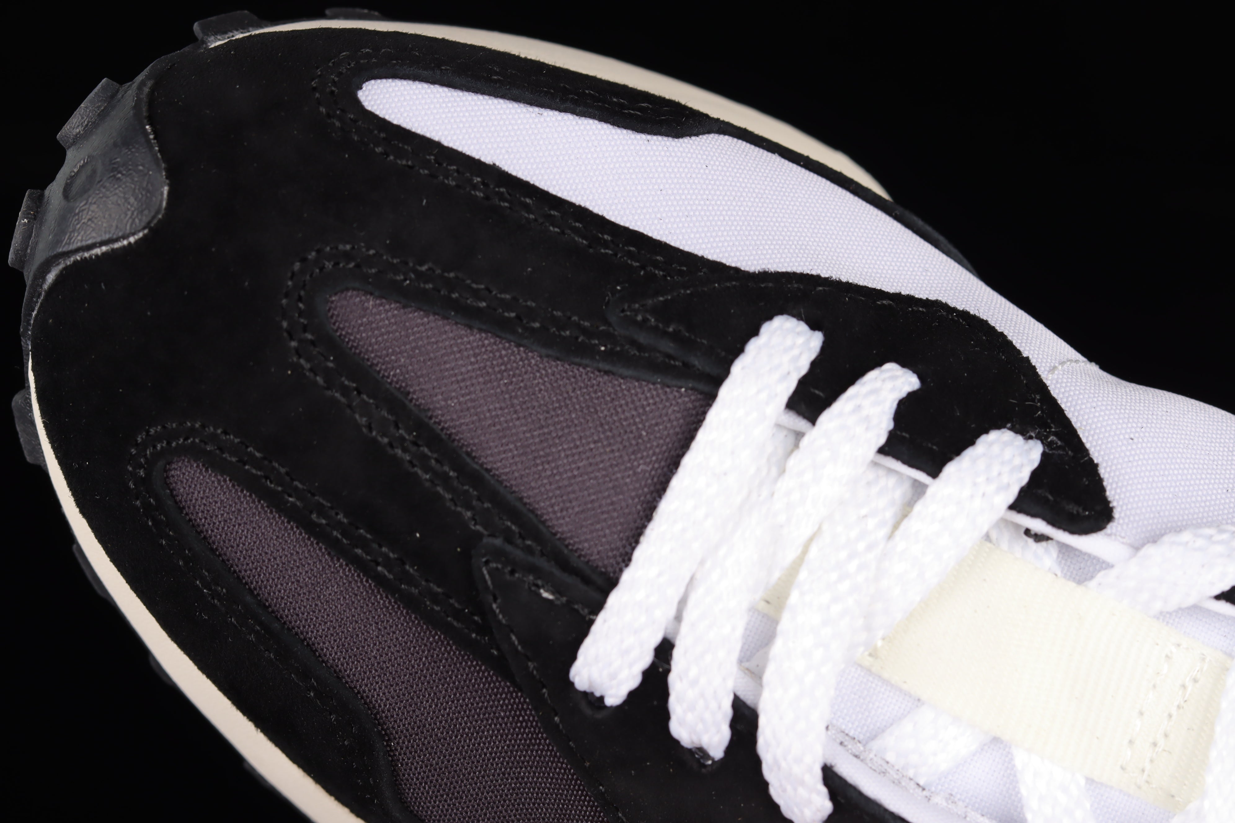 New Balance 327 - Black