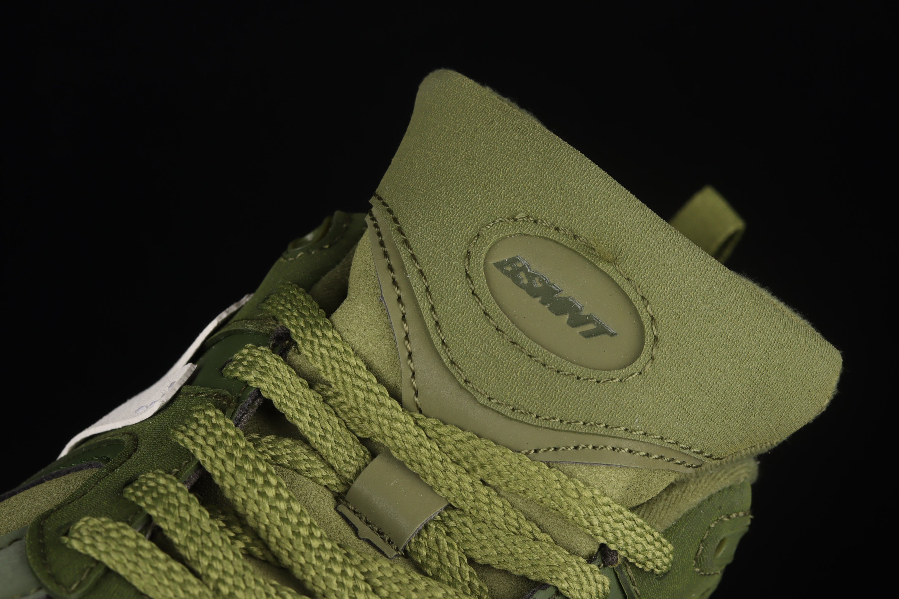 New Balance 2002R The Basement - Olive Black