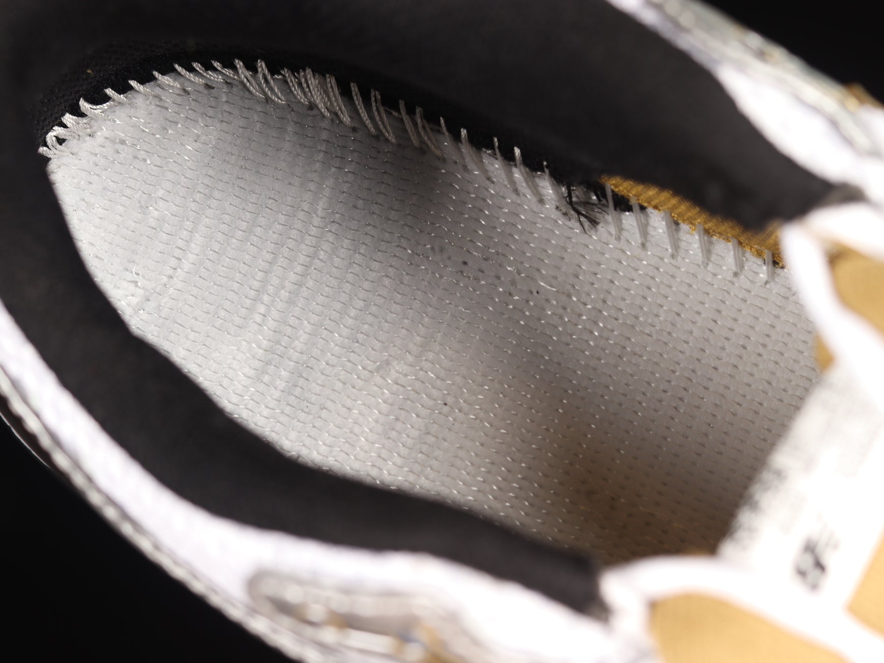 New Balance 1906R - White/Gold