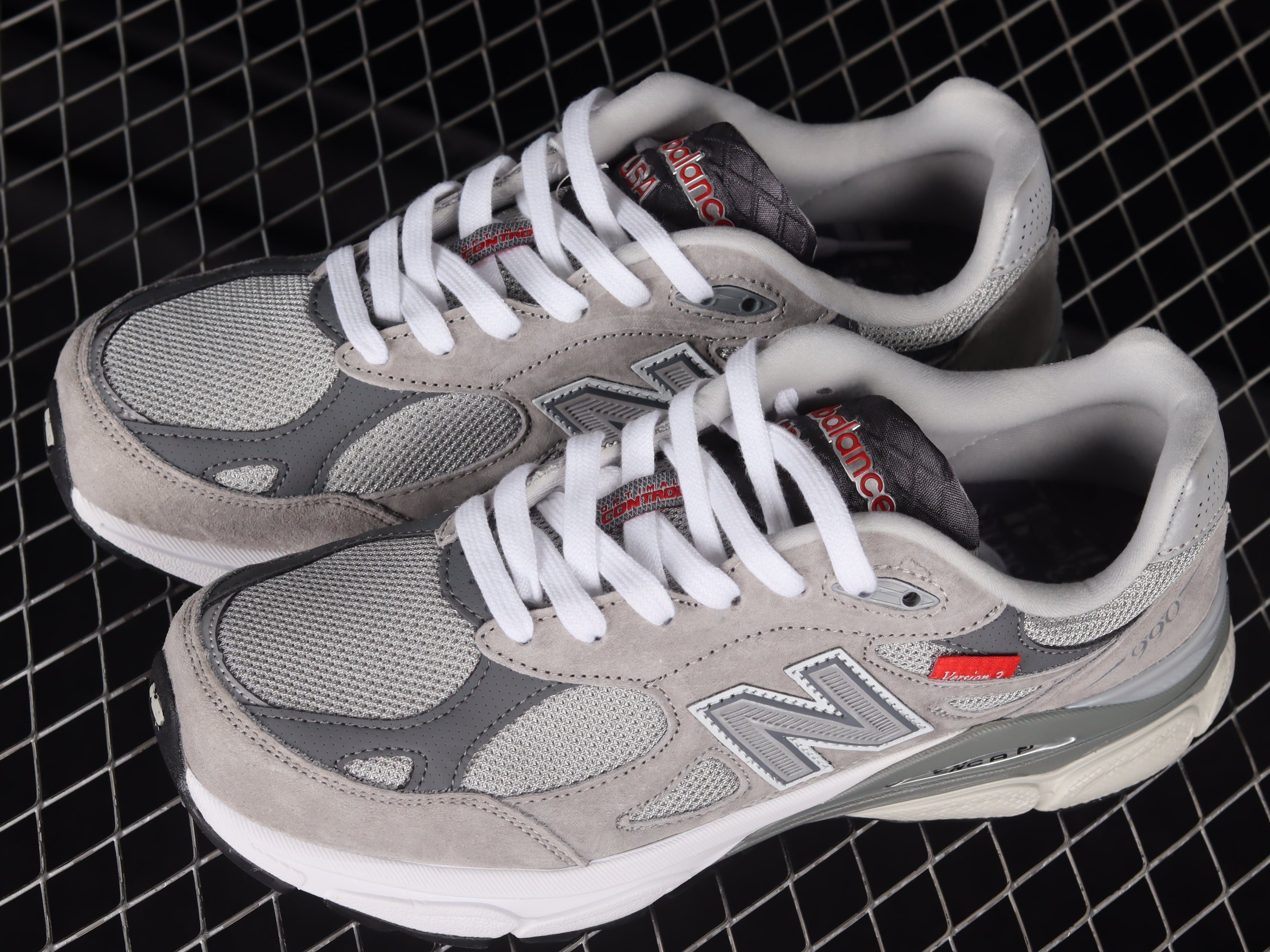 New Balance 990 V3 - Grey