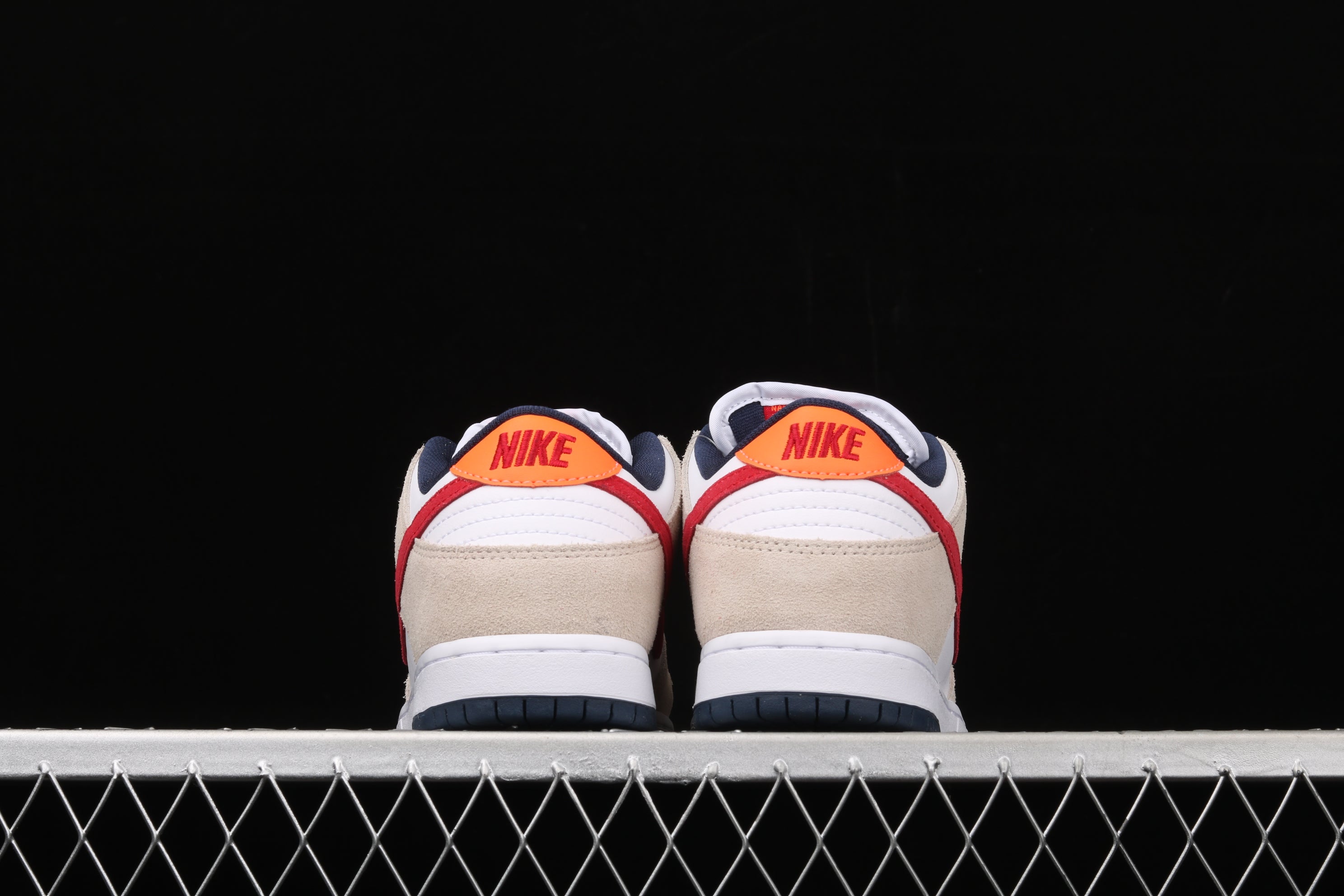 NikeSB Dunk Low Pro - Crimson Sail