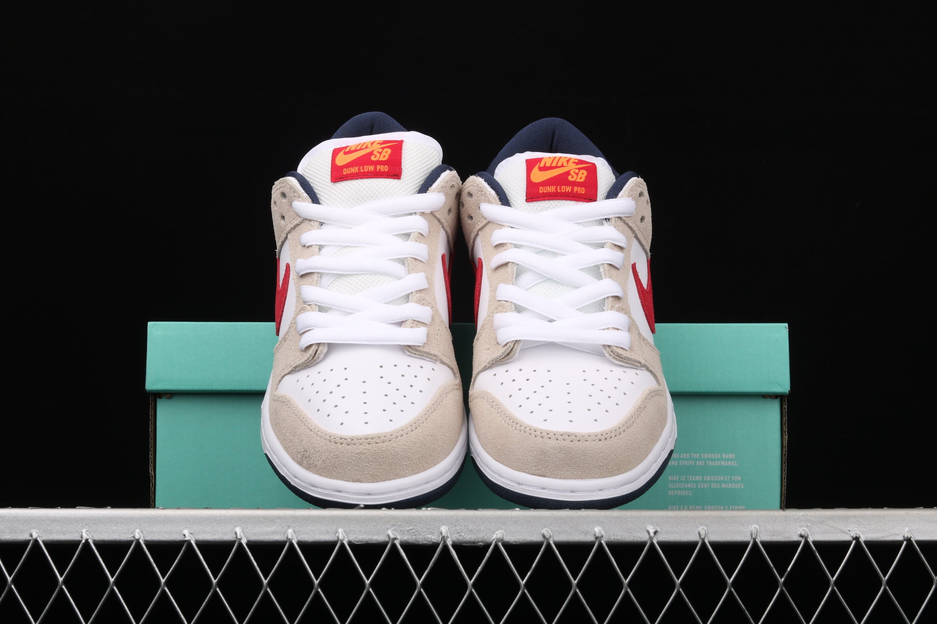 NikeSB Dunk Low Pro - Crimson Sail
