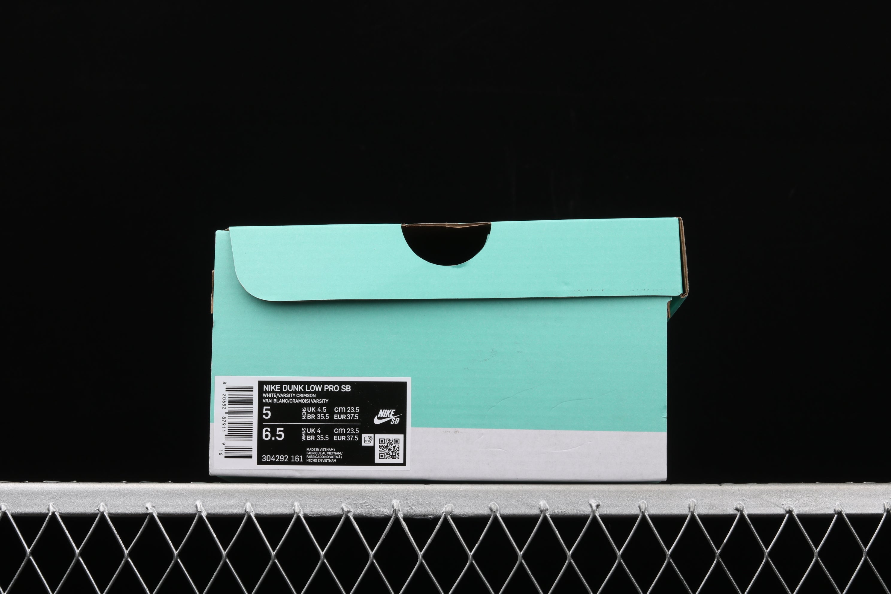 NikeSB Dunk Low Pro - Crimson Sail