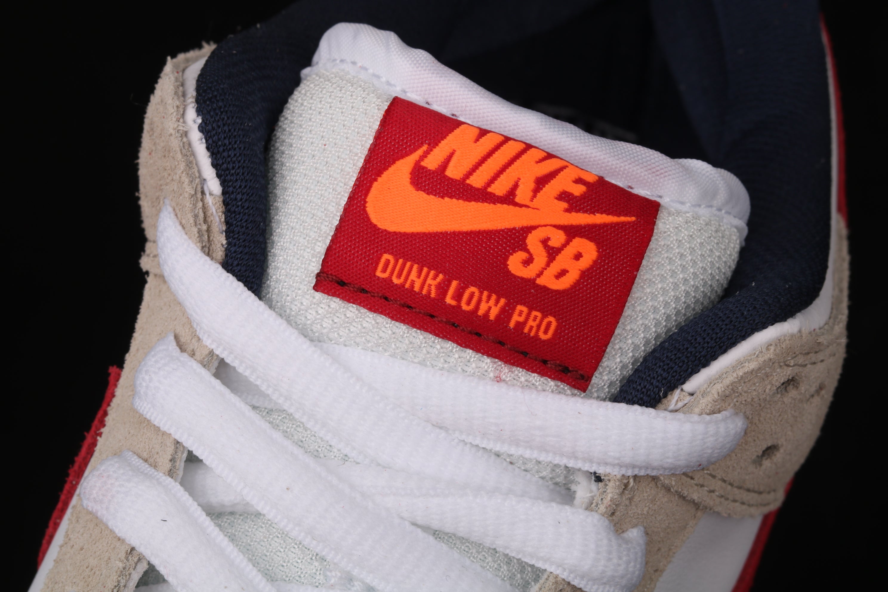 NikeSB Dunk Low Pro - Crimson Sail