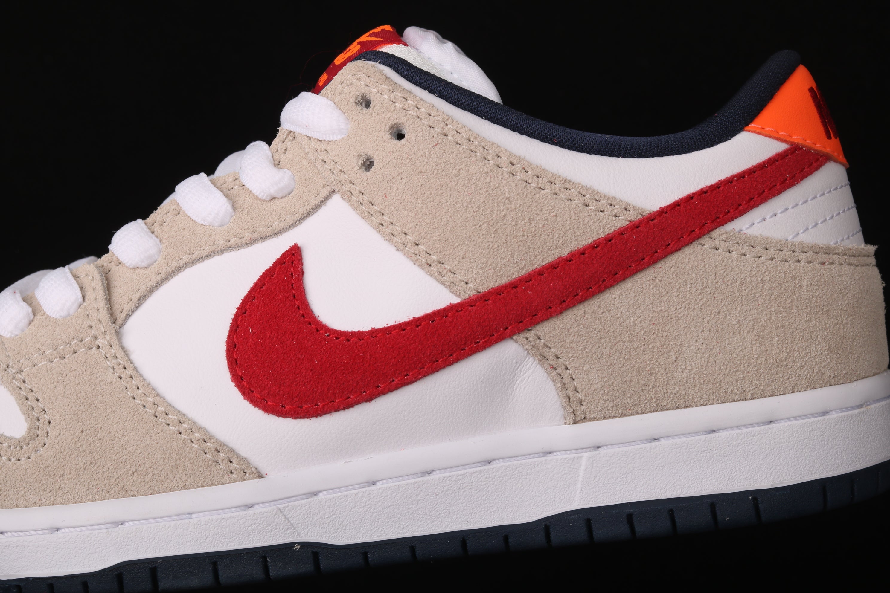 NikeSB Dunk Low Pro - Crimson Sail