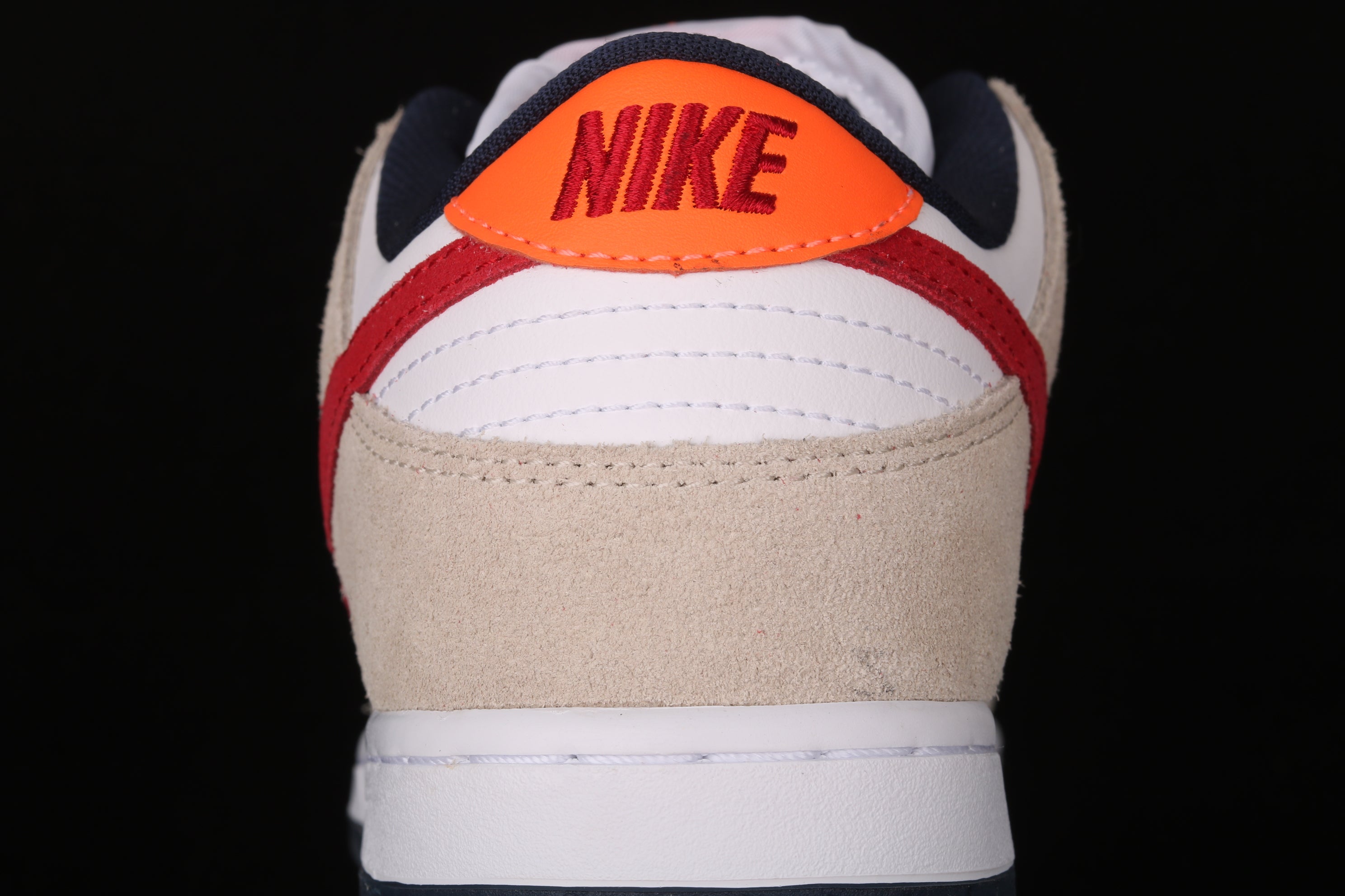 NikeSB Dunk Low Pro - Crimson Sail
