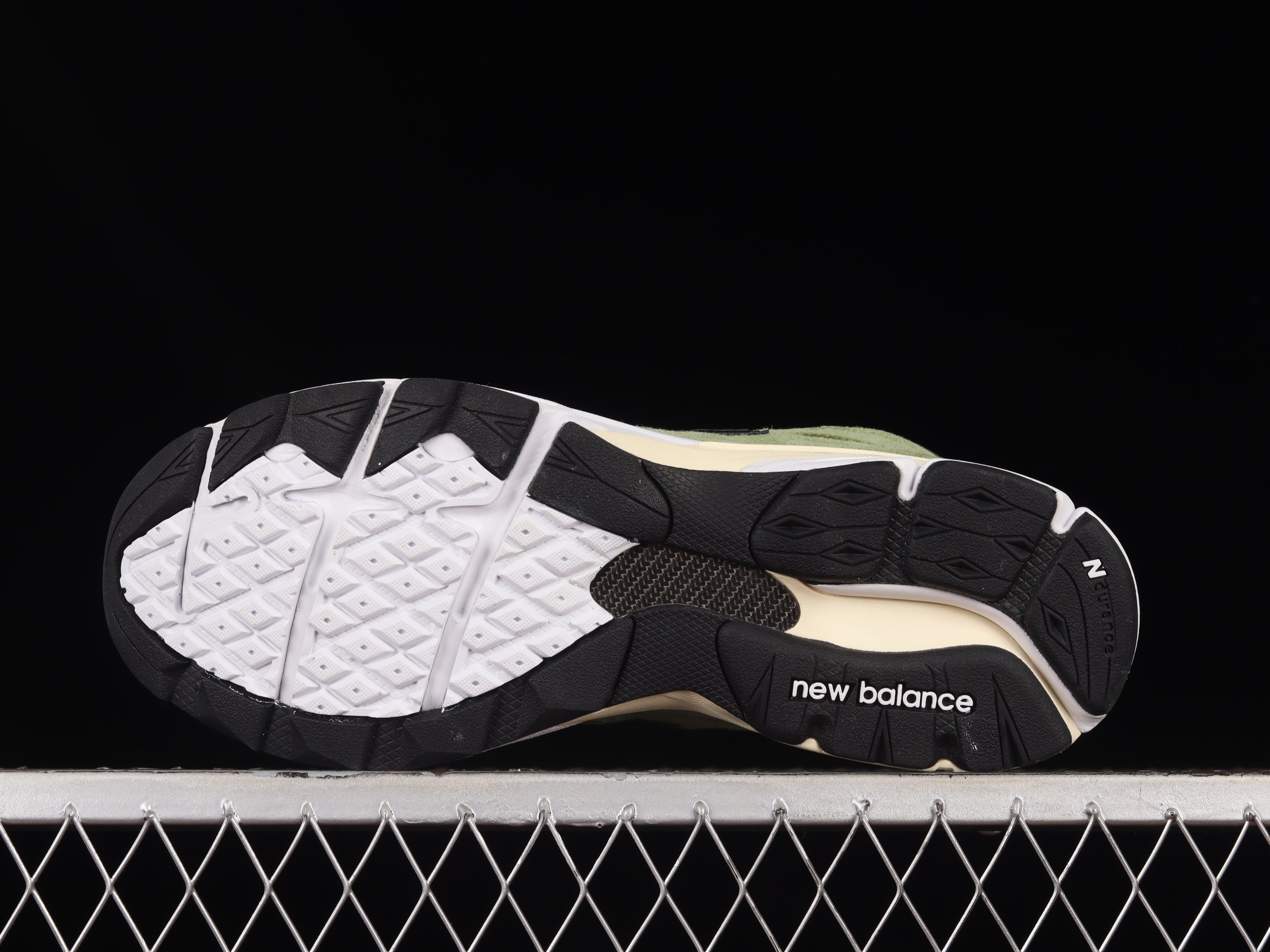 JJJJound x New Balance 990v3 - Olive