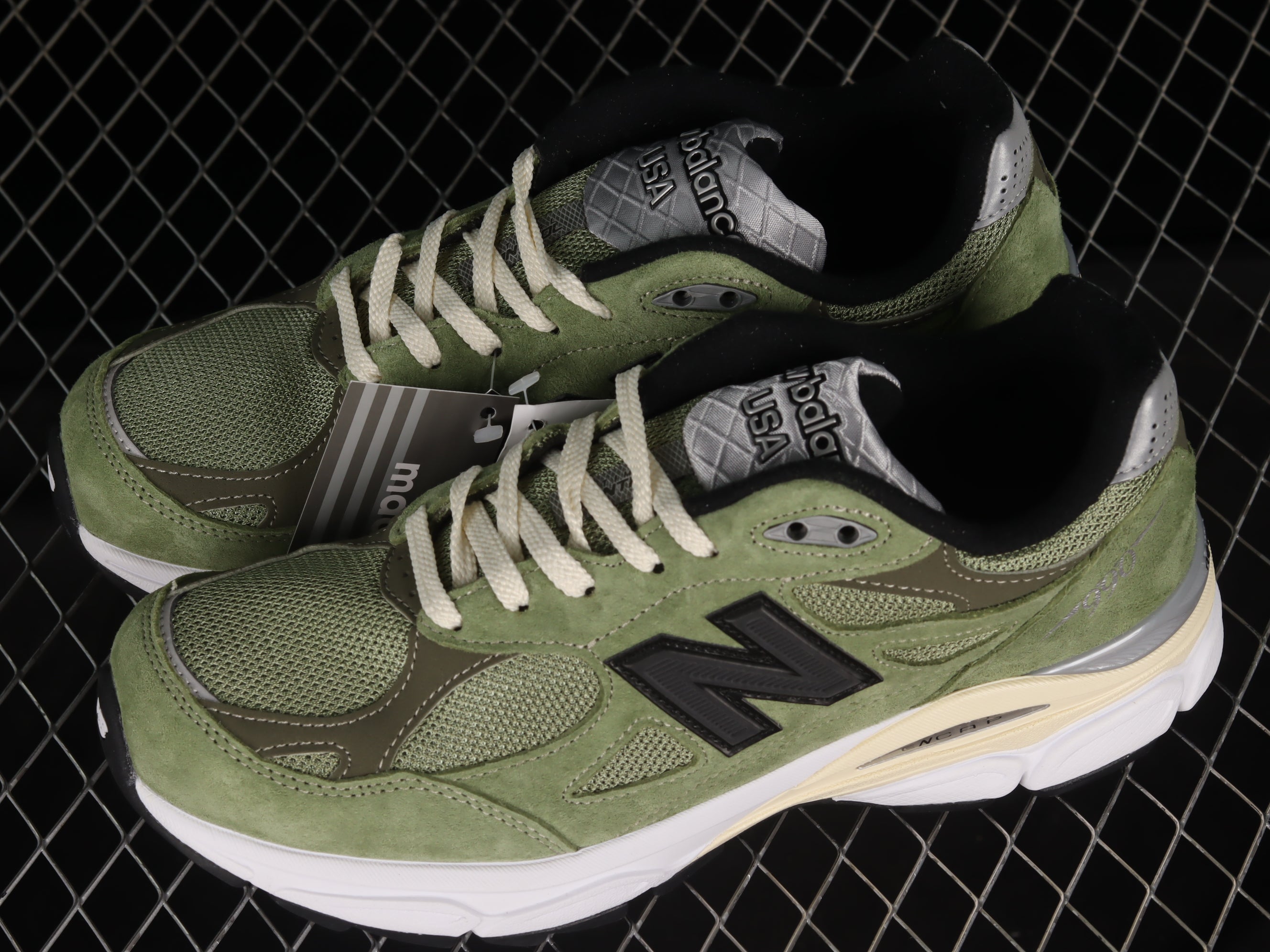 JJJJound x New Balance 990v3 - Olive
