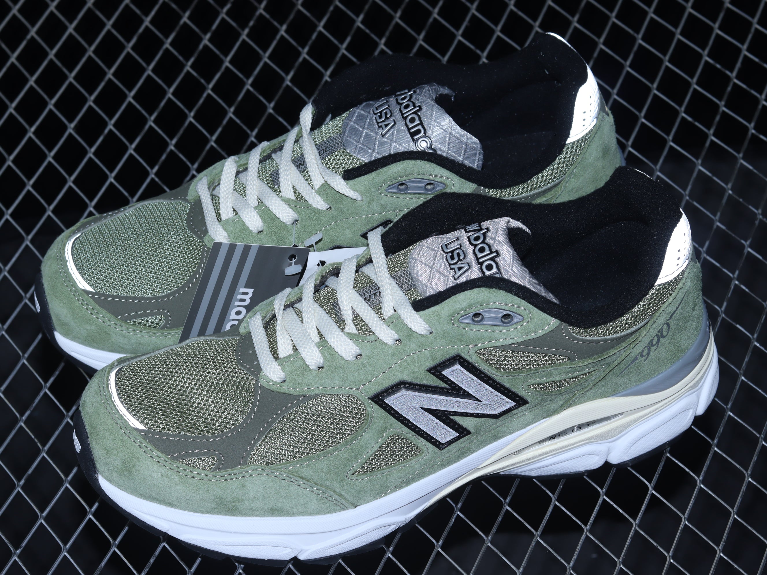 JJJJound x New Balance 990v3 - Olive