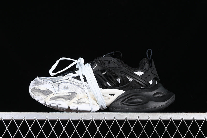 adidasUnisex XLG Runner Deluxe - White Black