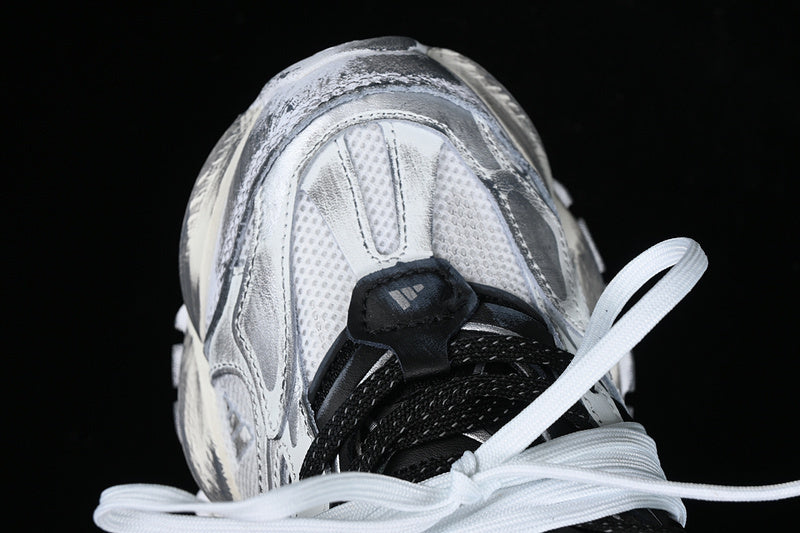 adidasUnisex XLG Runner Deluxe - White Black