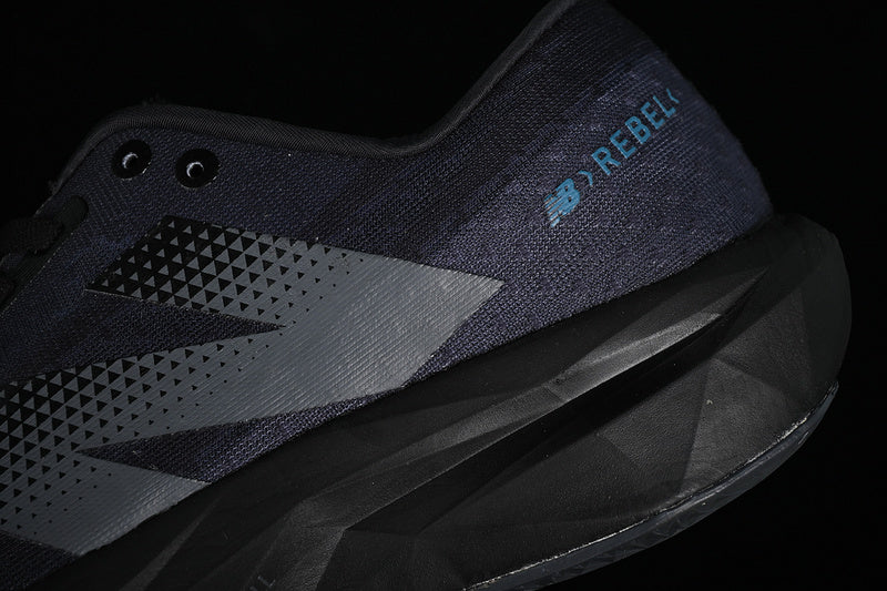 New Balance FuelCell Rebel v4 - Magnet Black