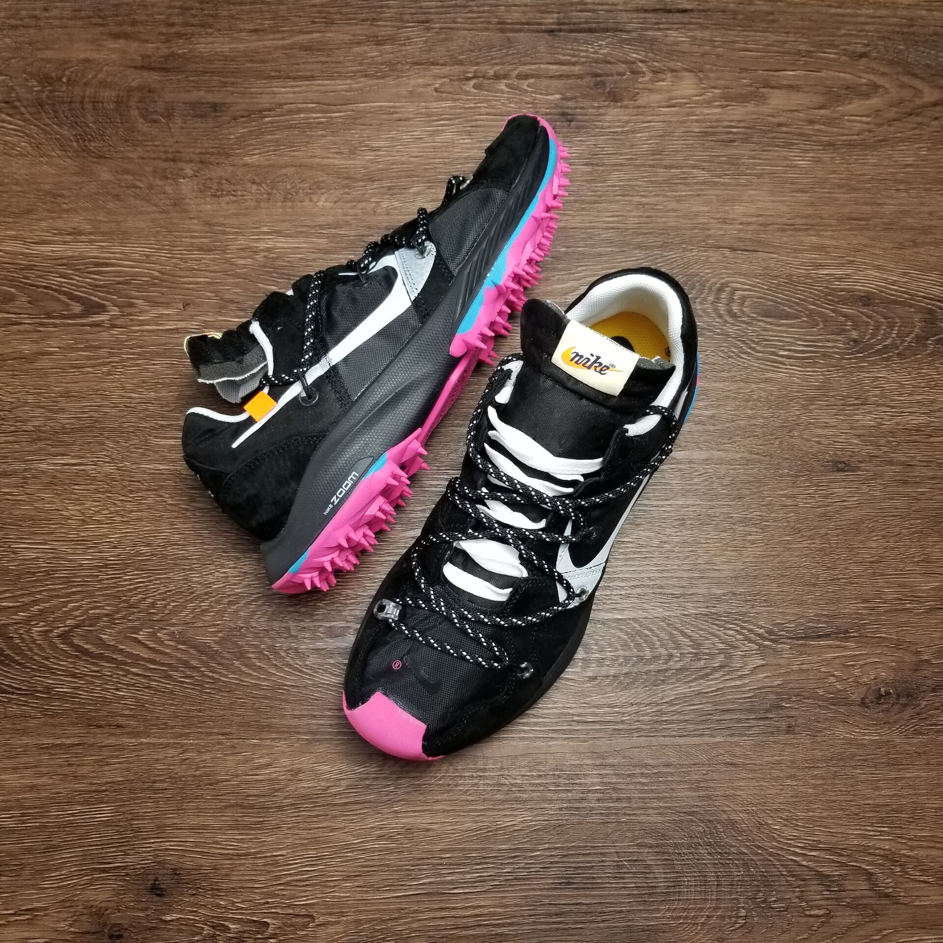 Off-White x NikeUnisex Zoom Terra Kiger 5 - Black