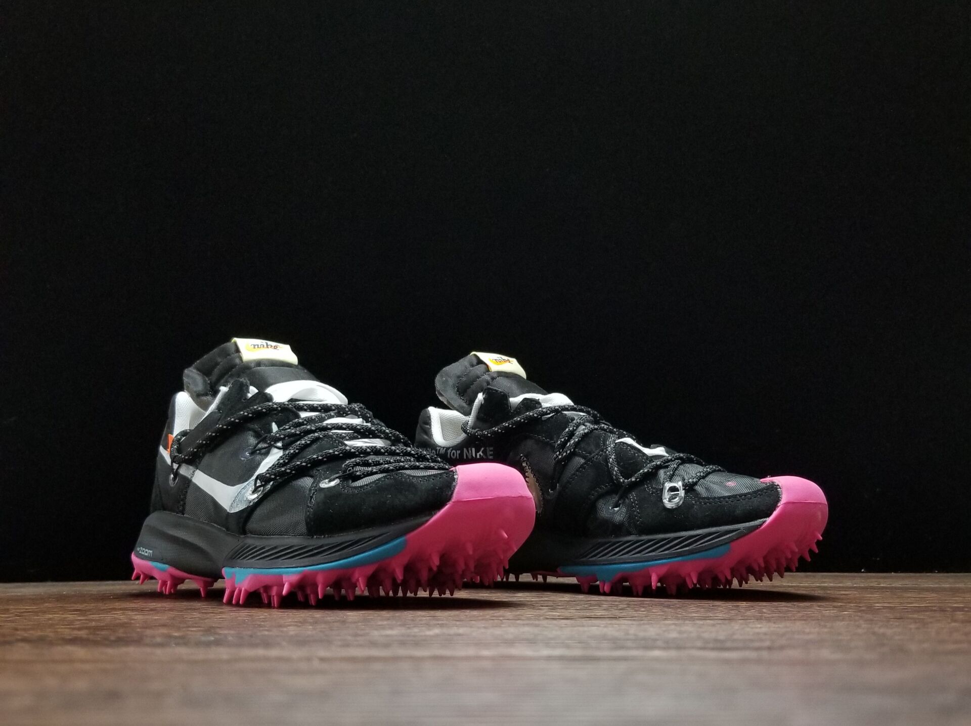 Off-White x NikeUnisex Zoom Terra Kiger 5 - Black