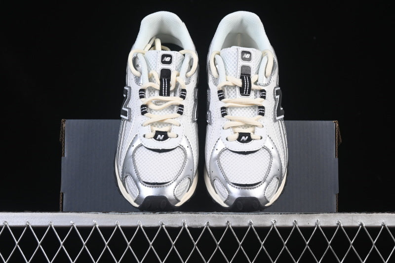 New Balance 204L - Silver Metallic Black