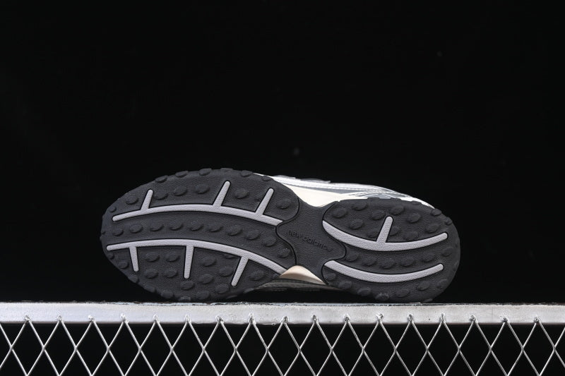 New Balance 204L - Silver Metallic Black