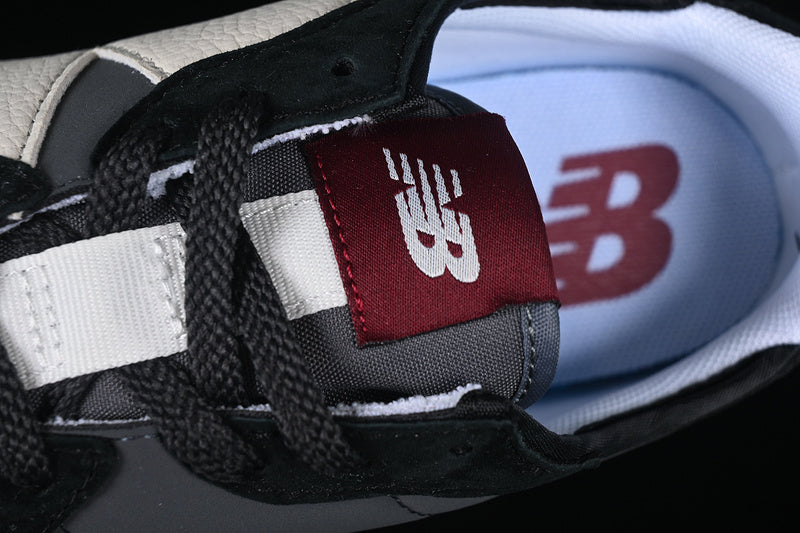 New Balance 327 - Black Moonbeam