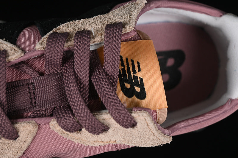 New Balance 327 - Black Pink
