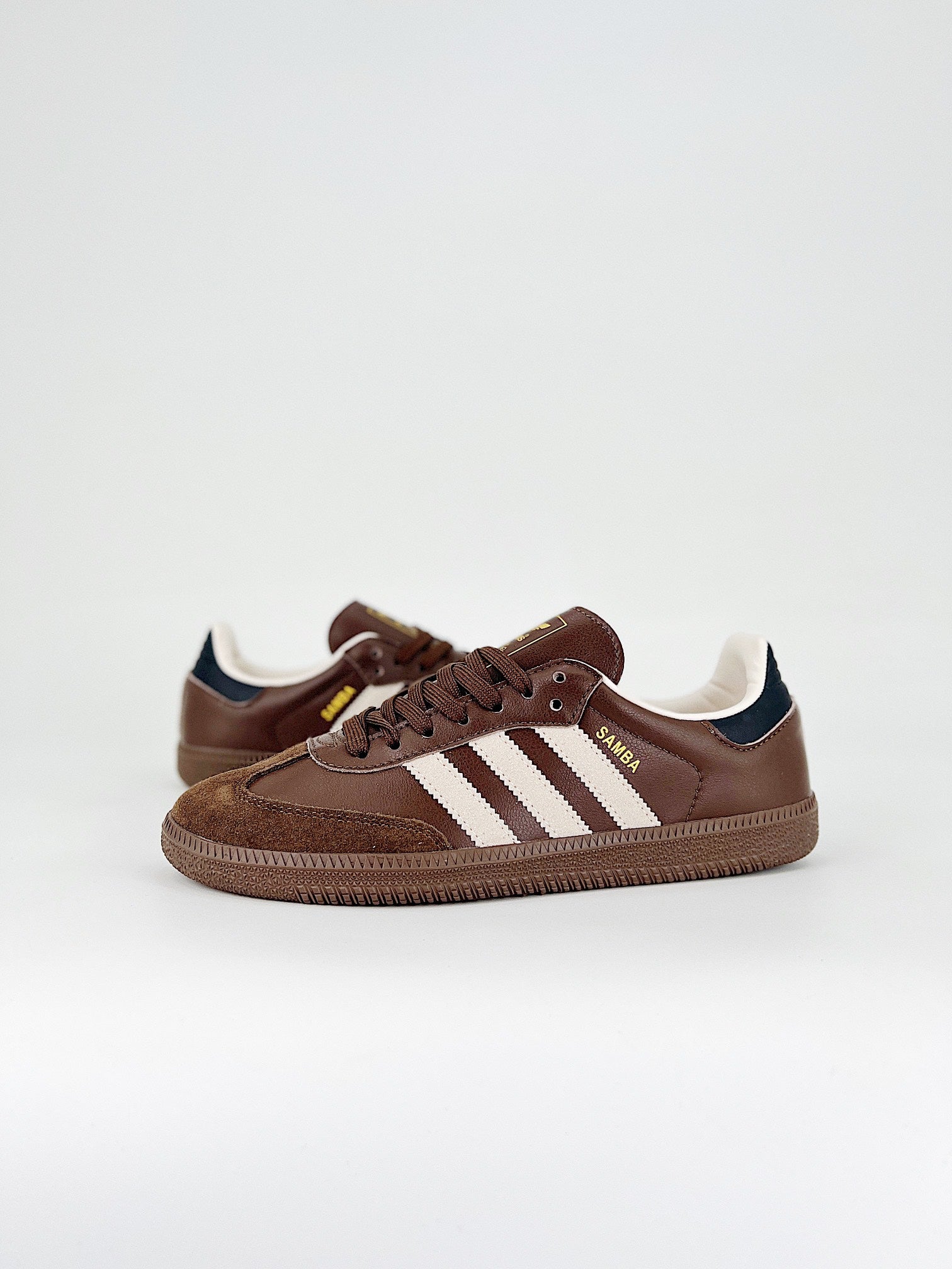 adidasUnisex Samba - Clay Brown
