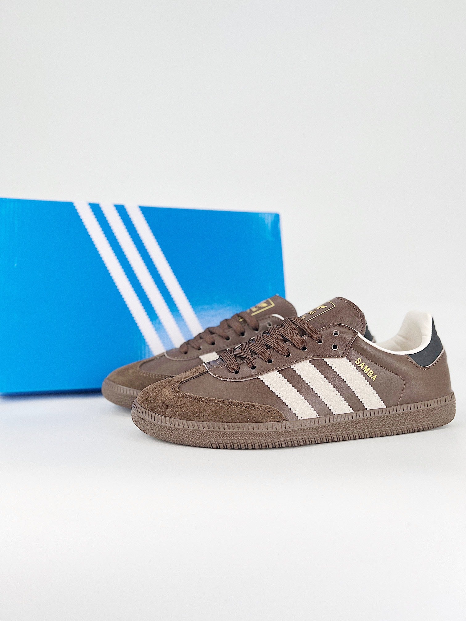 adidasUnisex Samba - Clay Brown