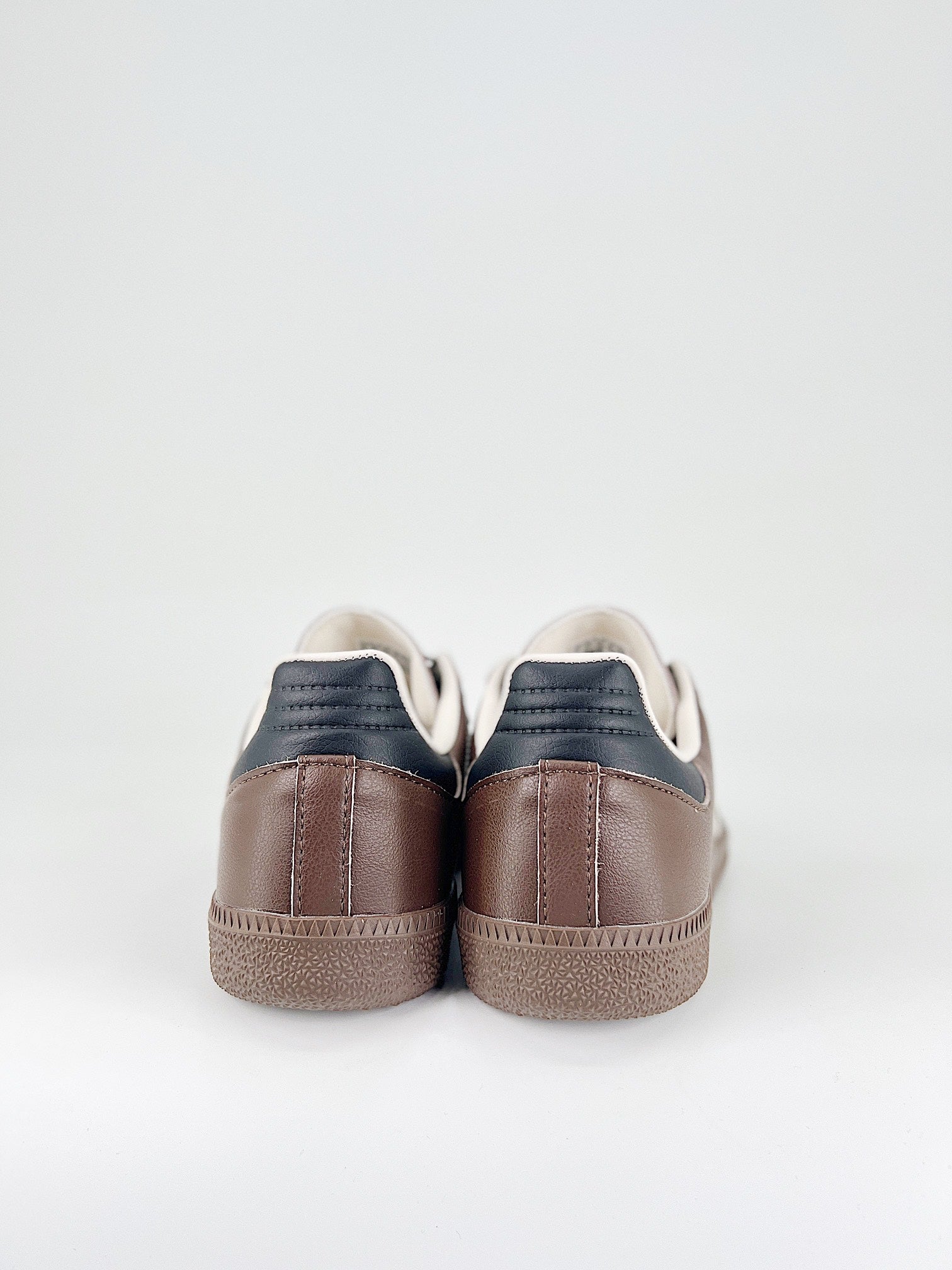 adidasUnisex Samba - Clay Brown