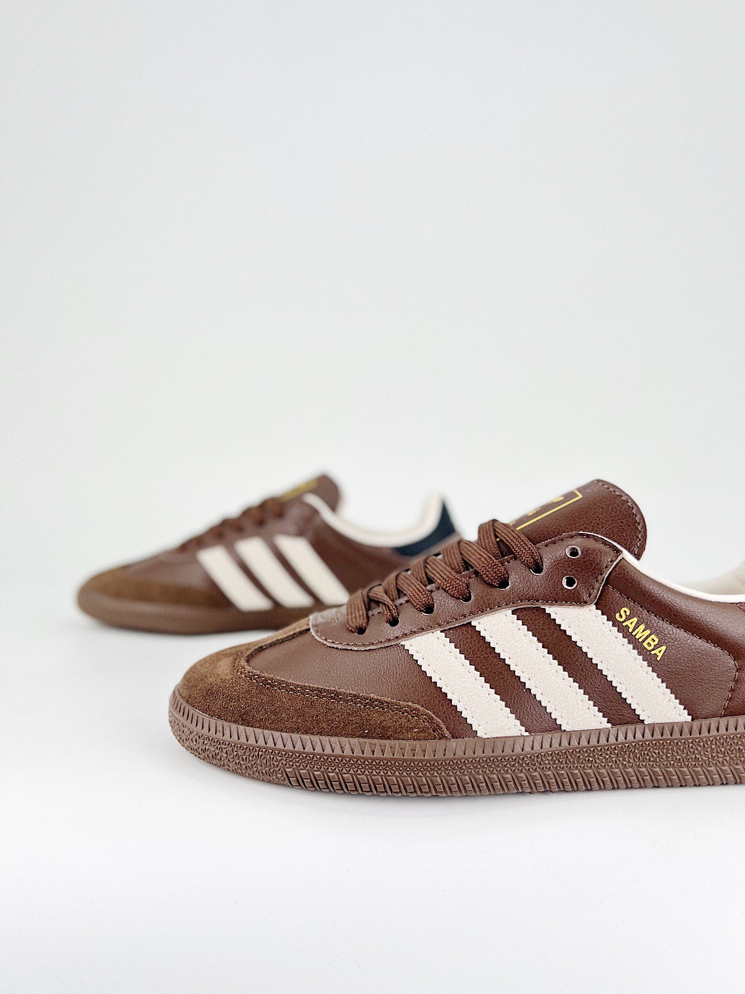 adidasUnisex Samba - Clay Brown