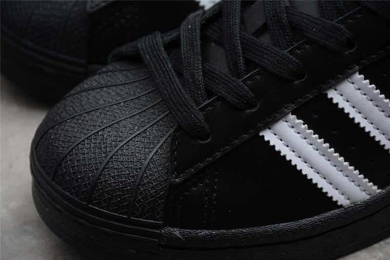 adidasUnisex Superstar - Core Black/Cloud White/Gold