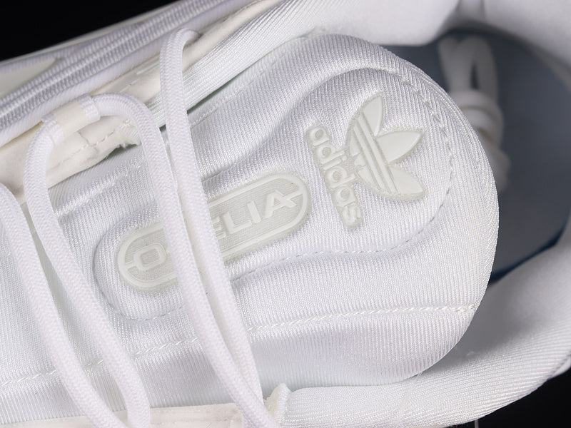 adidasUnisex Ozelia - White