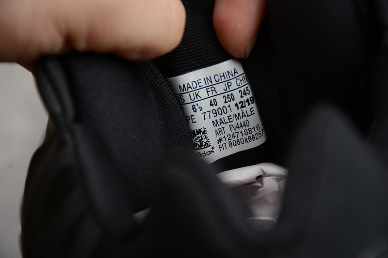 adidasUnisex Yeezy Boost 700 MNVN - Triple Black