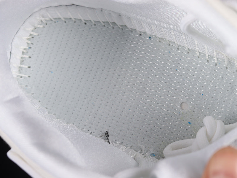 adidasUnisex Ozelia - White