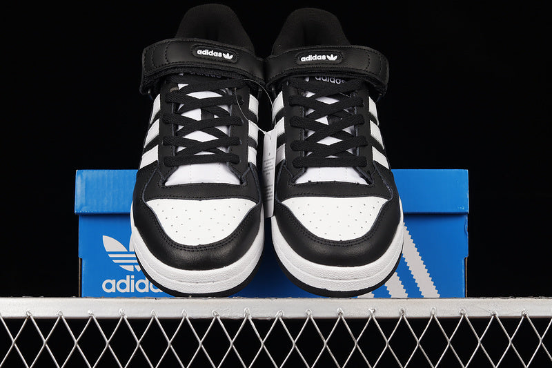 adidasMens Forum Low - Panda