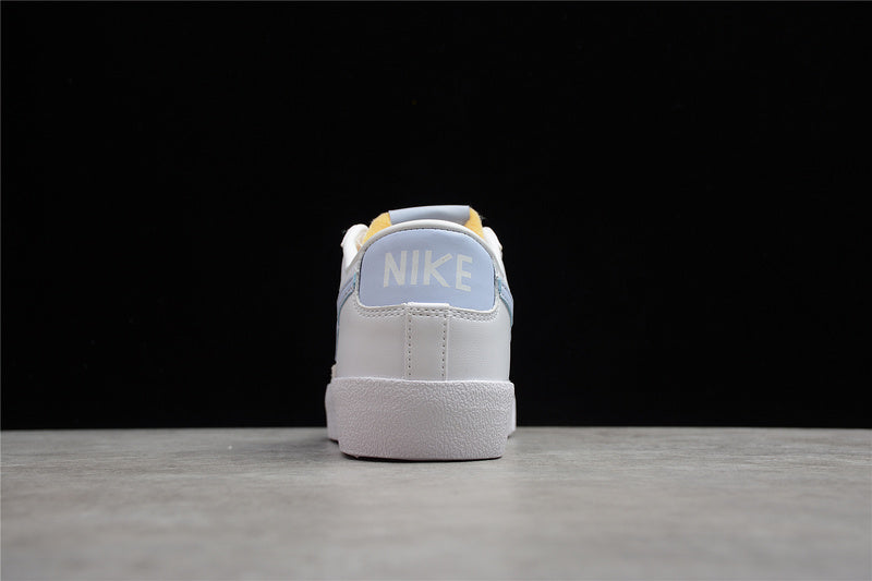 NikeUnisex Blazer Low 77 - White/Blue