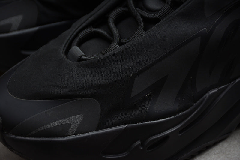 adidasUnisex Yeezy Boost 700 MNVN - Triple Black