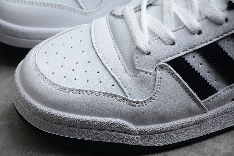 adidasUnisex Forum Low - White/Black