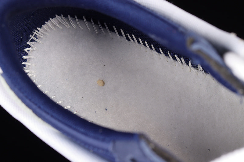 Zoom Cortez x sacai - White/University Red