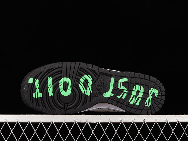 NikeMens Sb Dunk Low Disruptor 2 - Black Friday