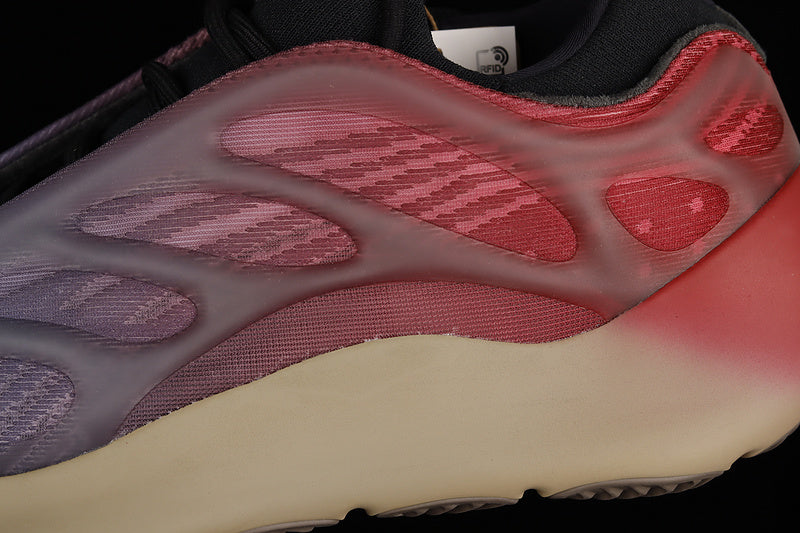 adidasUnisex Yeezy 700 V3 - Fade Carbon