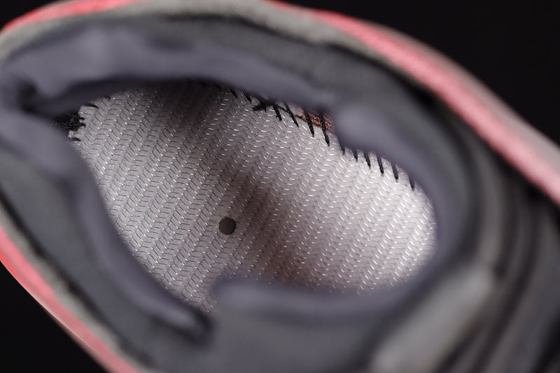 adidasUnisex Yeezy 700 V3 - Fade Carbon