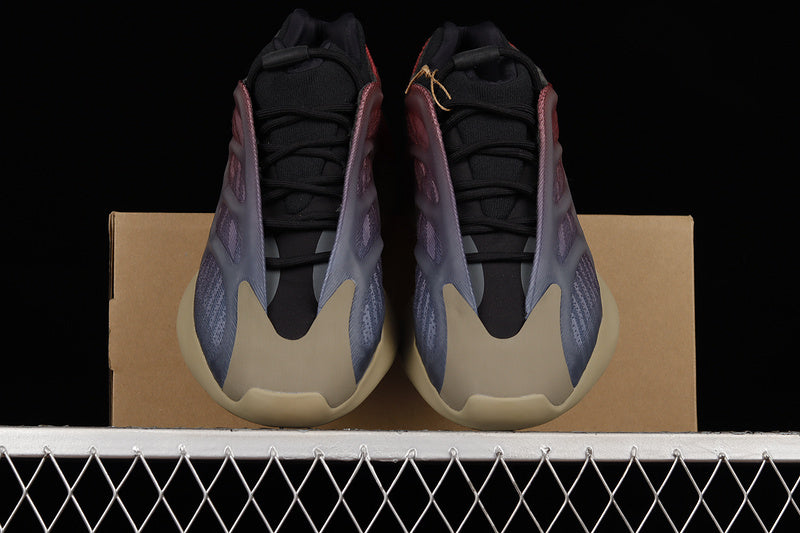 adidasUnisex Yeezy 700 V3 - Fade Carbon