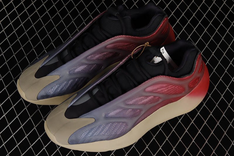 adidasUnisex Yeezy 700 V3 - Fade Carbon