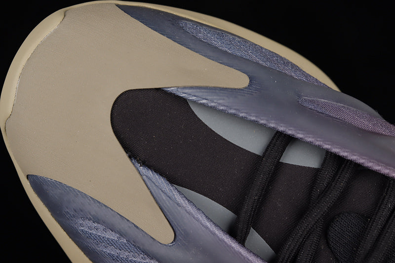 adidasUnisex Yeezy 700 V3 - Fade Carbon