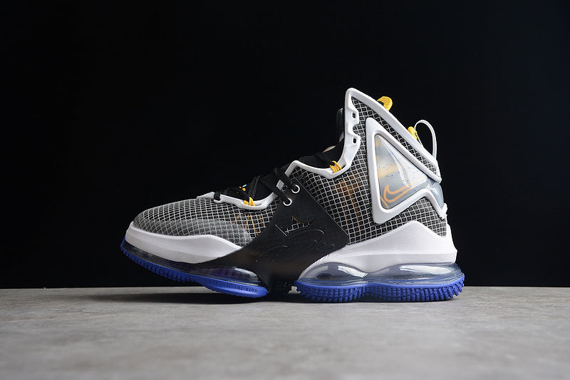 NikeMens LeBron 19 Hardwood - Classic